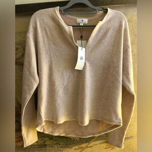 New Socialite from Nordstrom Sweater in Soft Tan SZ XS